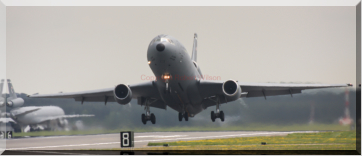 Reach 948 taking an opposite direction departure of Runway 29