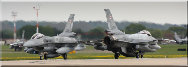 Retro 63 (4059) passing behind Retro 62 (4060)