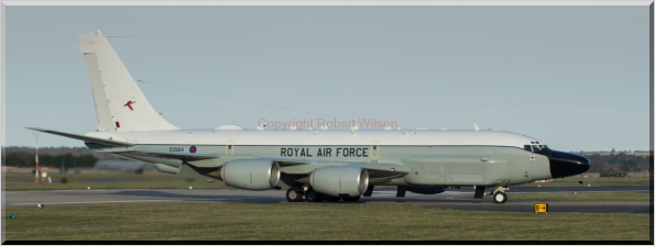 Ascot 7222 taxing off the runway